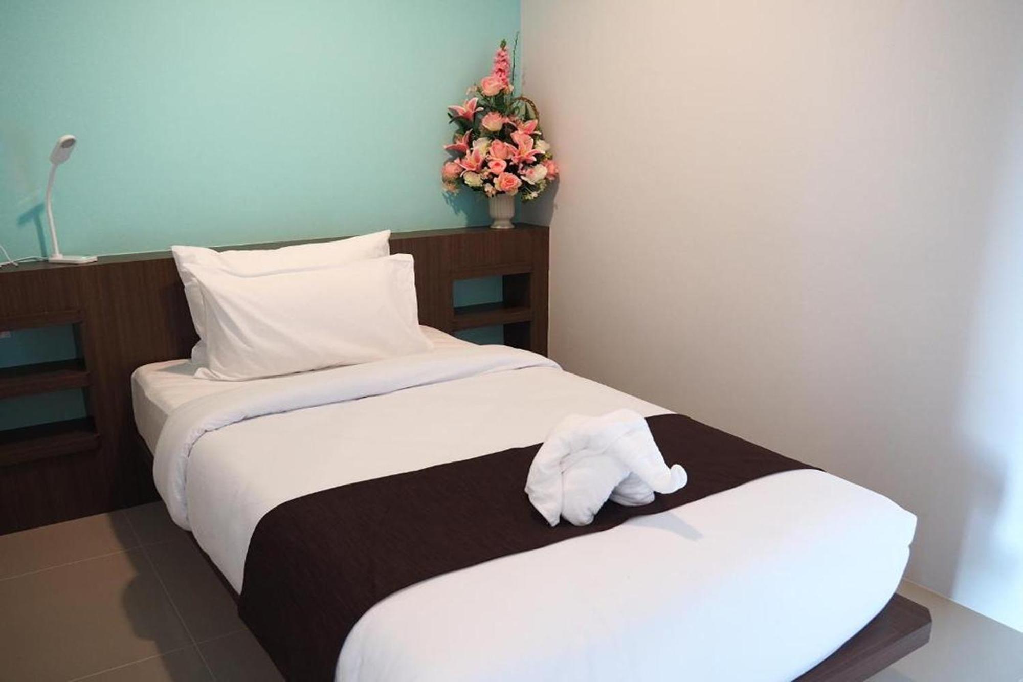 Friendly Hotel Krabi town Buitenkant foto